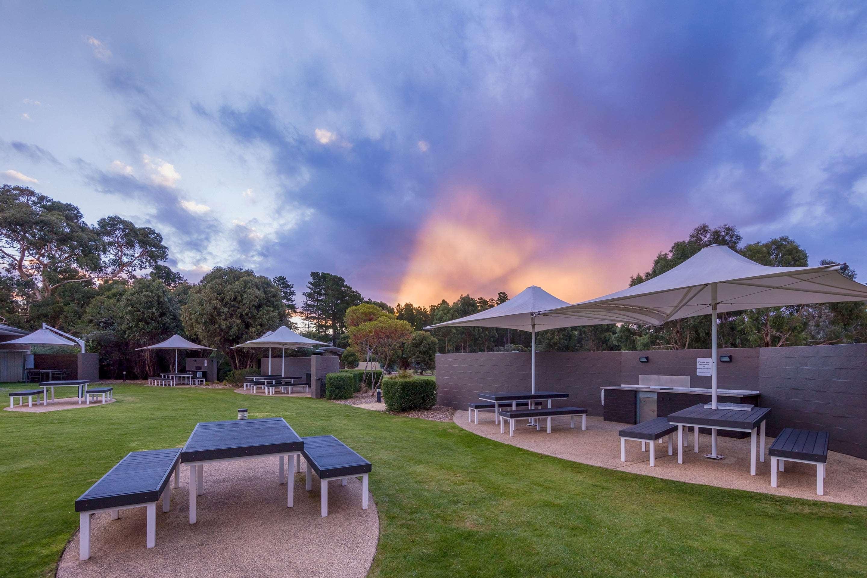Club Wyndham Seven Mile Beach, Trademark Collection By Wyndham Cambridge Exterior photo