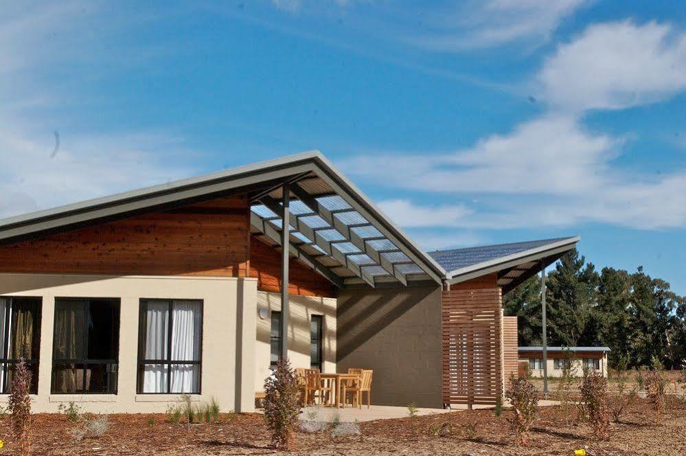 Club Wyndham Seven Mile Beach, Trademark Collection By Wyndham Cambridge Exterior photo